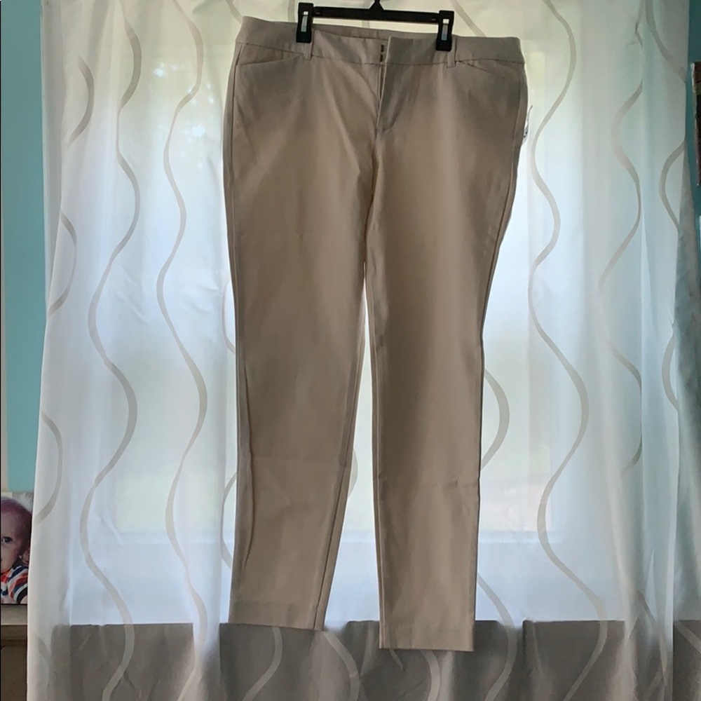 Cream/very light tan pixie ankle pants